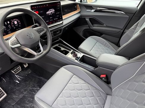 New 2026 Volkswagen Tiguan SEL R-Line image 11