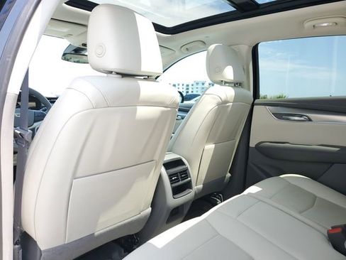 Certified 2022 Cadillac XT5 Premium Luxury FWD image 29