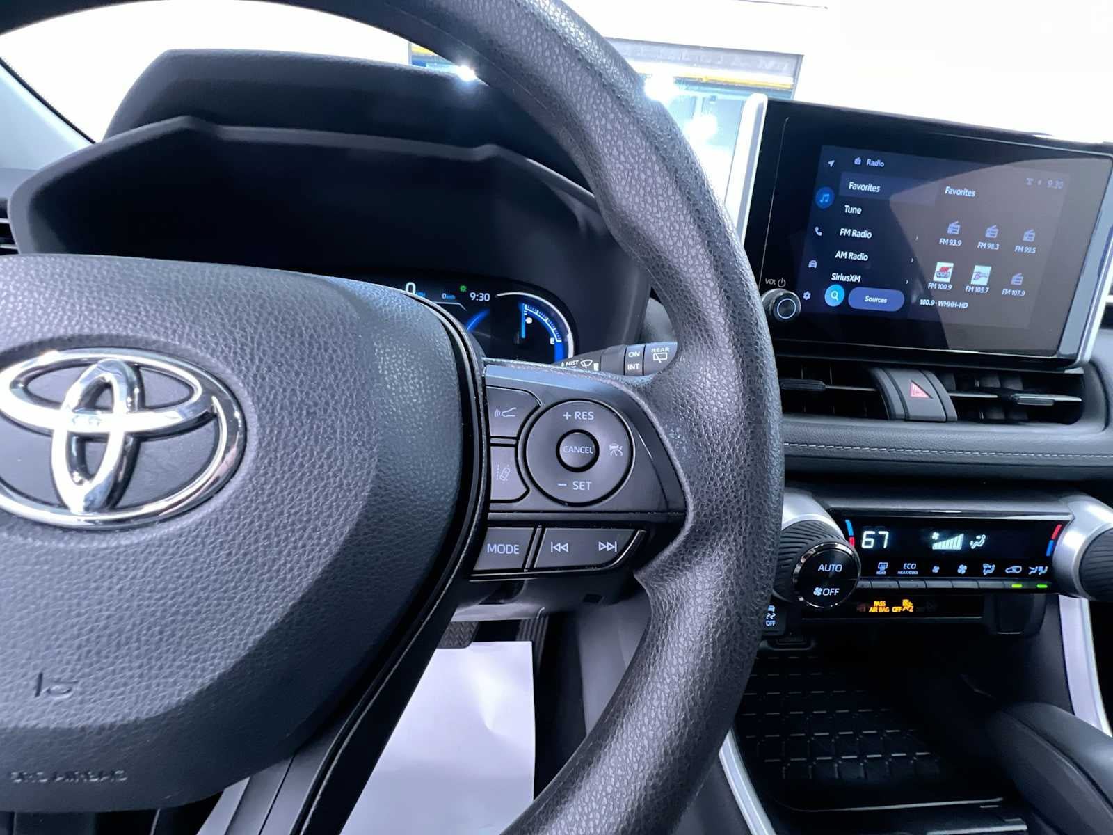 Used 2025 Toyota RAV4 XLE AWD/4WD image 21