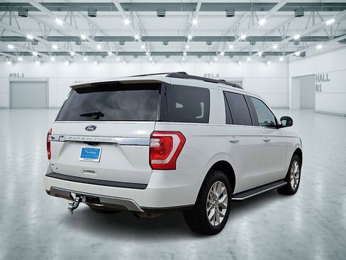 Used 2021 Ford Expedition XLT AWD/4WD image 3