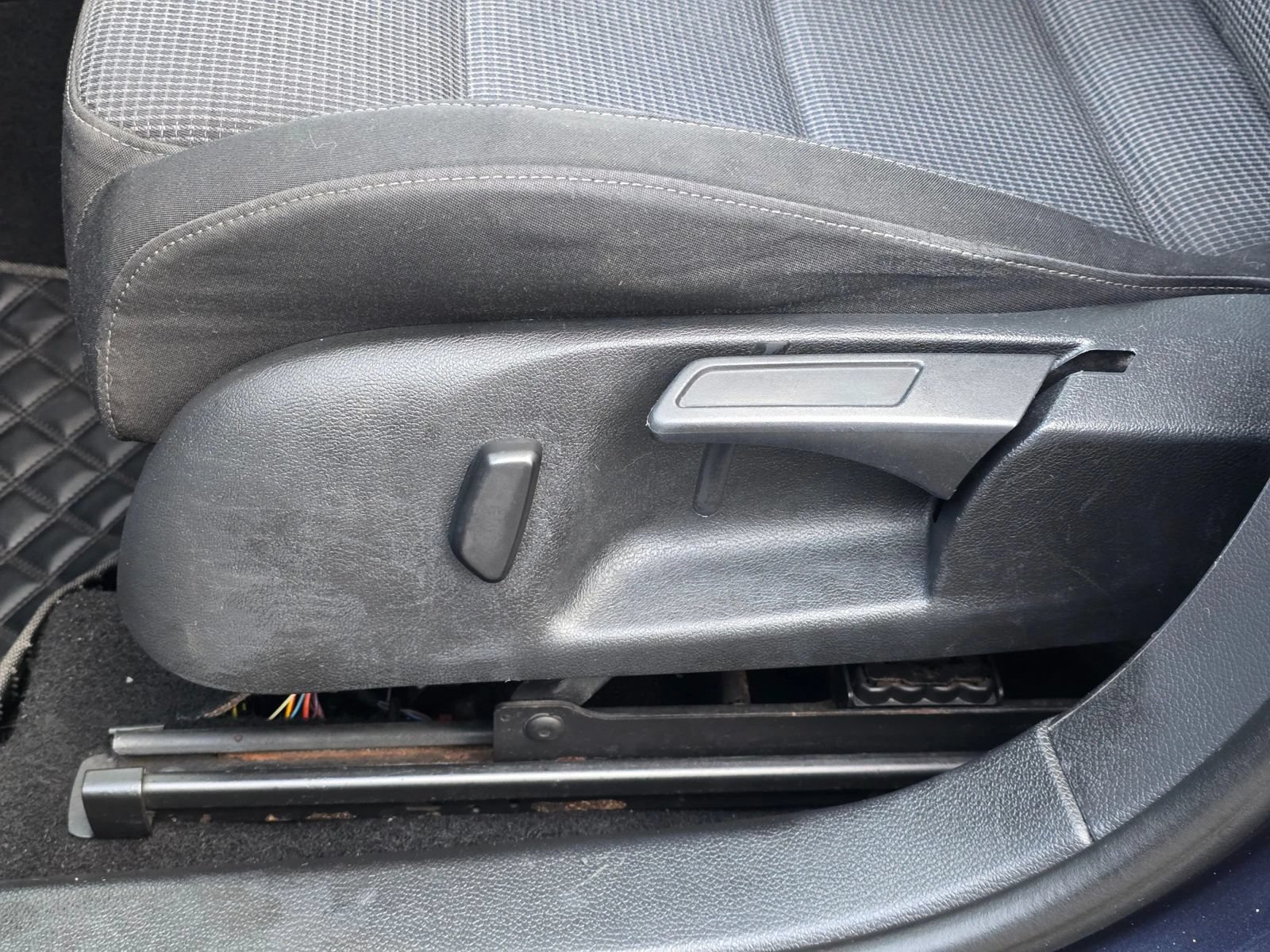 Used 2014 Volkswagen Golf 4-Door FWD image 23