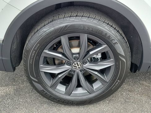 Used 2024 Volkswagen Tiguan SE FWD image 6