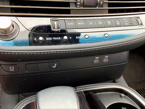 Certified 2023 Lexus LS 500 AWD w/ Interior Upgrade Package image 31