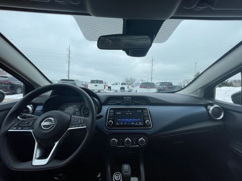 Used 2025 Nissan Versa SV image 32