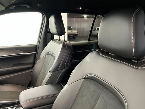 New 2026 Jeep Grand Cherokee Altitude AWD/4WD image 16