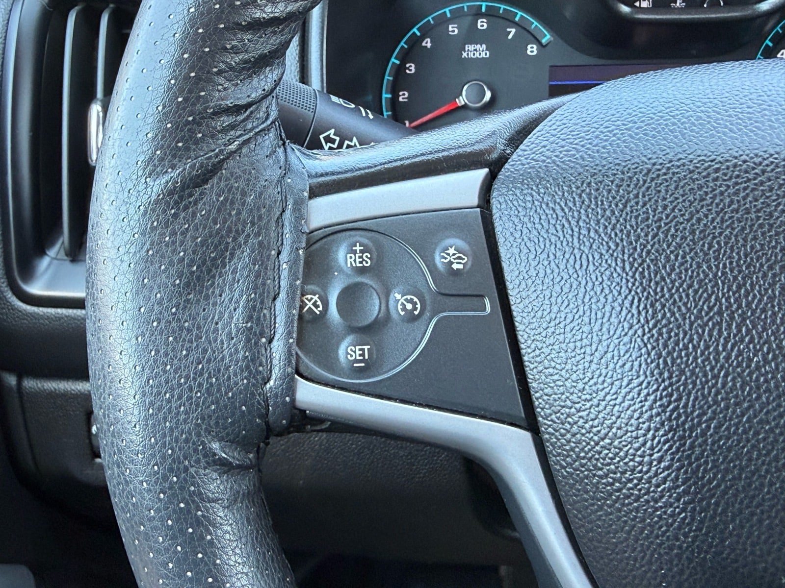 Used 2020 Chevrolet Colorado LT w/ Safety Package RWD image 15