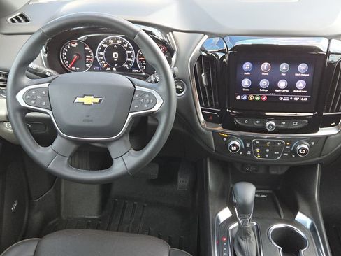 Used 2023 Chevrolet Traverse High Country FWD image 24