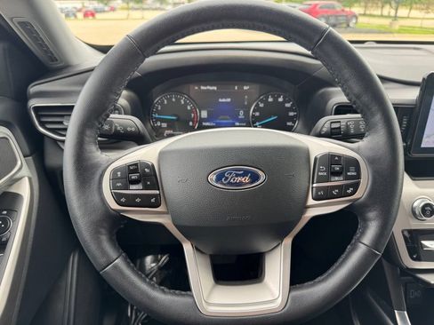 Used 2023 Ford Explorer XLT w/ Equipment Group 202A AWD/4WD image 31