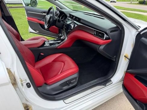 Used 2020 Toyota Camry XSE FWD image 9