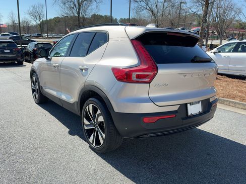 Used 2023 Volvo XC40 B5 Plus w/ Climate Package AWD/4WD image 3