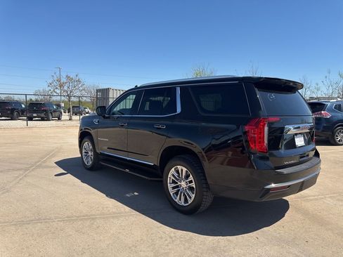 Used 2023 GMC Yukon SLT image 3