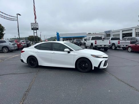 Used 2025 Toyota Camry SE w/ Convenience Package FWD image 2