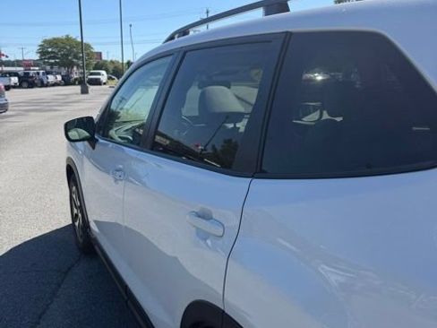 Used 2024 Subaru Forester Premium AWD/4WD image 8