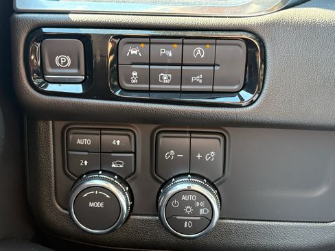Used 2026 GMC Yukon XL Denali w/ Sun & Power Step Package AWD/4WD image 27