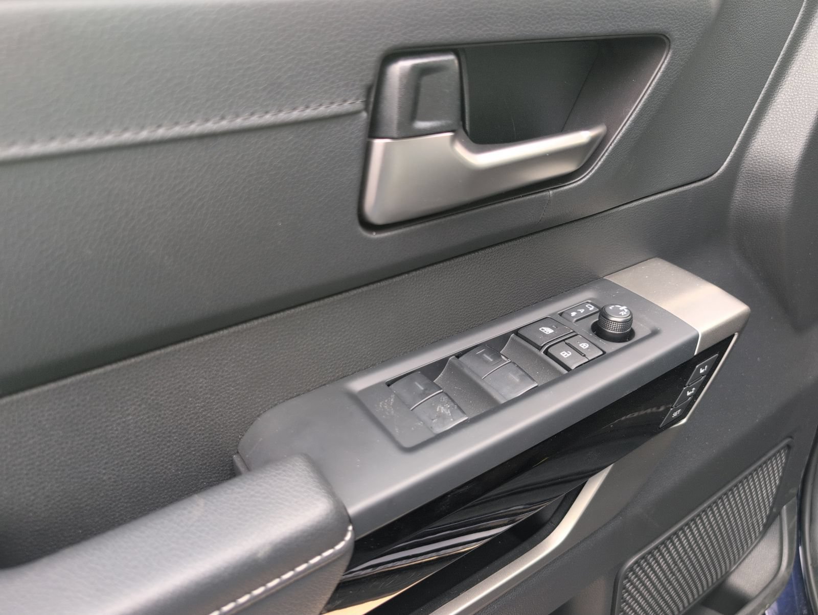 Used 2026 Toyota Tundra Limited AWD/4WD image 8