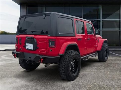 Used 2019 Jeep Wrangler Unlimited Sahara AWD/4WD image 7