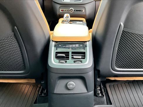 Used 2023 Volvo XC90 T8 Ultimate image 34