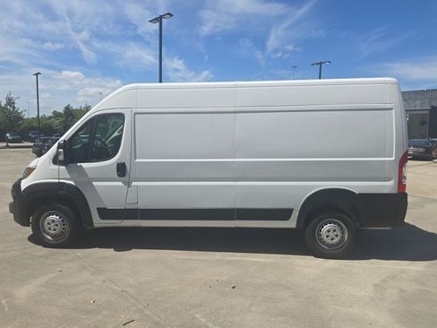 Used 2025 RAM ProMaster 2500 w/ Convenience Group FWD image 9