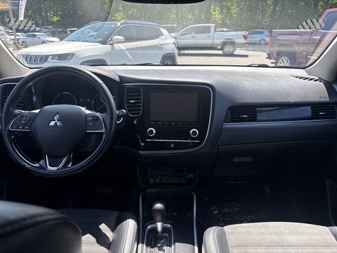 Used 2020 Mitsubishi Outlander SE FWD image 12