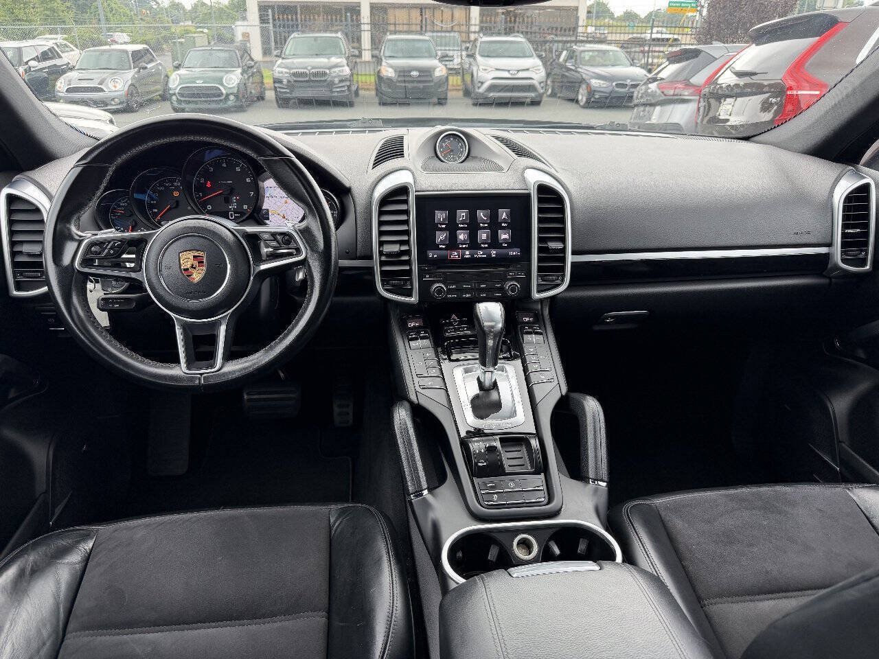 Used 2017 Porsche Cayenne Platinum Edition AWD/4WD image 18
