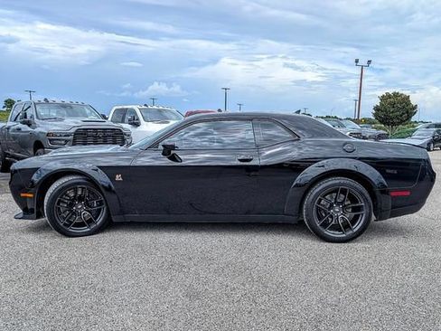 Used 2022 Dodge Challenger R/T Scat Pack RWD image 11