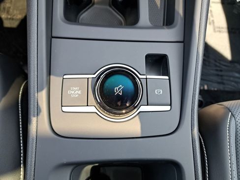 New 2025 Volkswagen Tiguan SE image 27