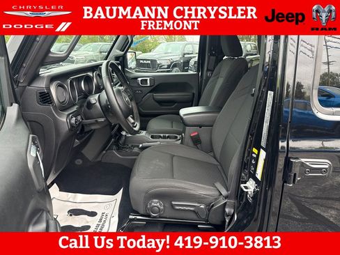 Used 2022 Jeep Gladiator Sport AWD/4WD image 14