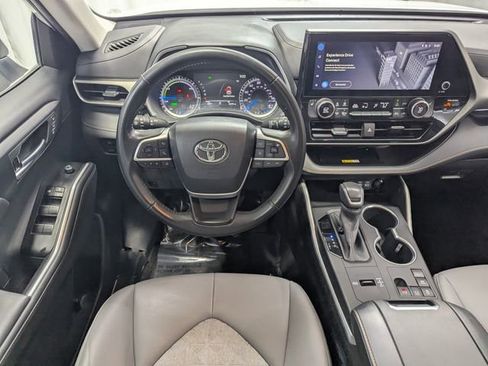 Used 2023 Toyota Highlander Bronze Edition image 7
