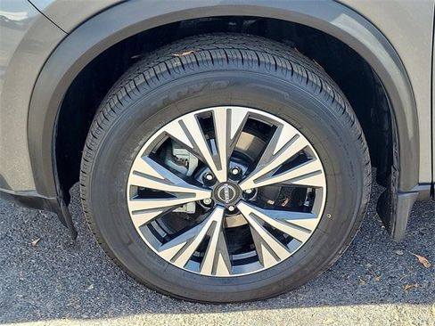 Used 2022 Nissan Rogue SV image 32