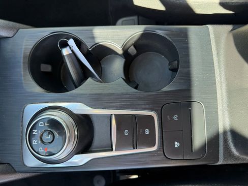 Used 2022 Ford Escape SE w/ SE Sport Appearance Package image 18