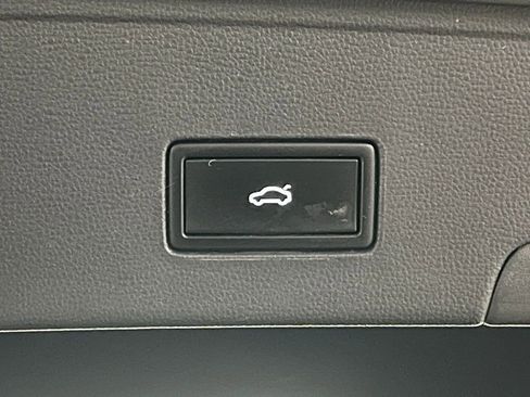 Certified 2020 Volkswagen Atlas Cross Sport SEL image 39