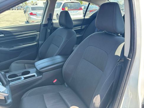 Used 2025 Nissan Altima 2.5 SV FWD image 36