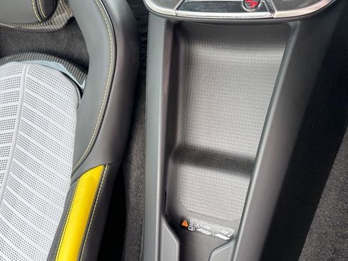 Used 2022 Chevrolet Corvette Stingray Premium Conv w/ Z51 Performance Package image 25