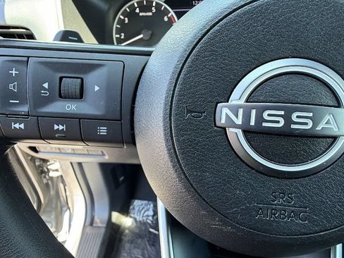 Used 2024 Nissan Rogue S AWD/4WD image 19