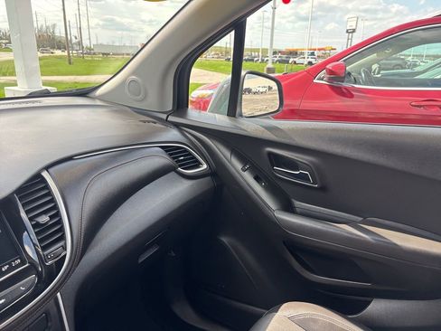 Used 2018 Chevrolet Trax LT w/ LT Convenience Package image 27