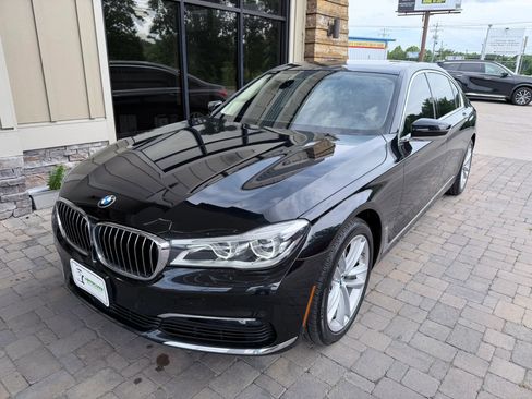 Used 2017 BMW 750i xDrive AWD/4WD image 18
