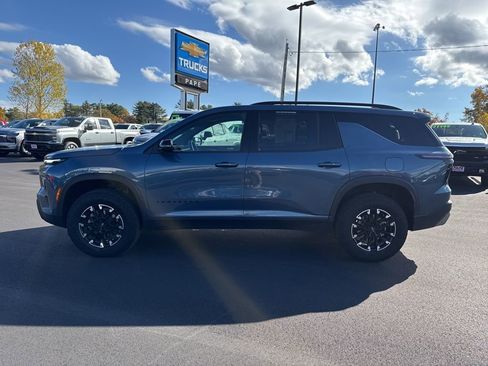 Used 2025 Chevrolet Traverse Z71 image 8