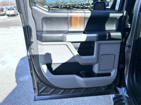 Used 2015 Ford F150 Lariat image 17