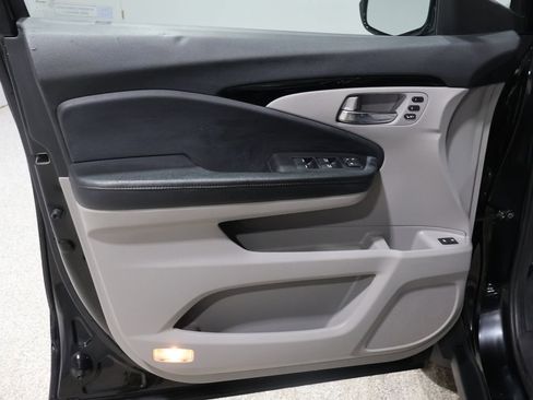 Used 2017 Honda Pilot Touring image 14