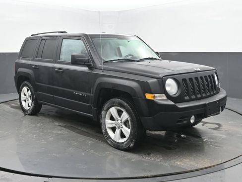 Used 2016 Jeep Patriot Latitude w/ Sun/Sound Group image 7