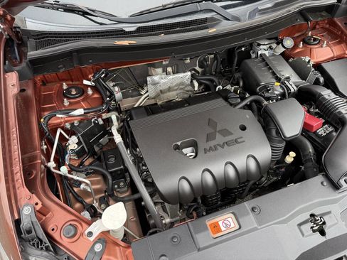 Used 2014 Mitsubishi Outlander SE image 25