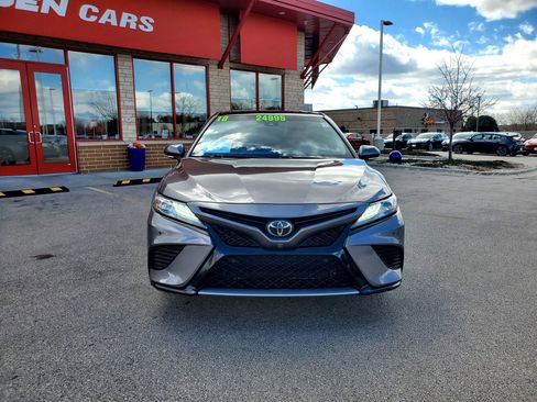Used 2018 Toyota Camry XSE image 2