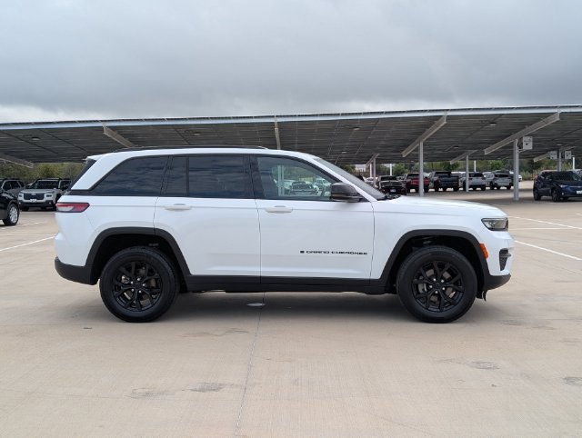 Used 2024 Jeep Grand Cherokee Altitude RWD image 6