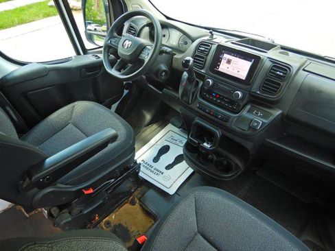 Used 2024 RAM ProMaster 2500 w/ Convenience Group FWD image 18