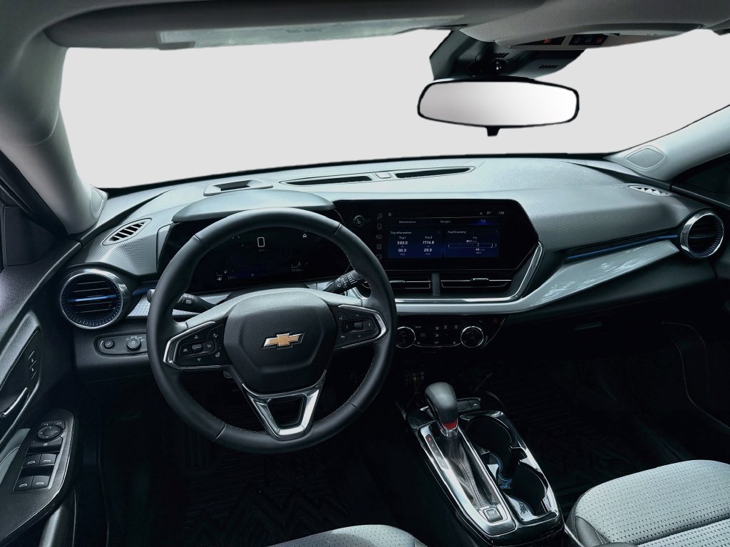 Used 2025 Chevrolet Trax LT w/ Driver Confidence Package FWD image 24