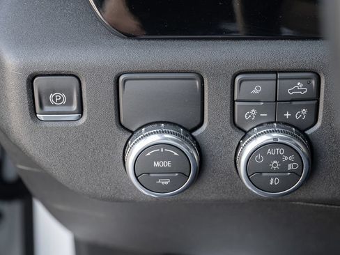 Used 2026 GMC Sierra 1500 SLT RWD image 31