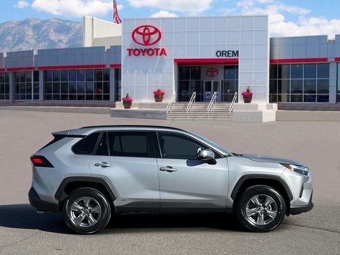 Used 2024 Toyota RAV4 XLE AWD/4WD image 3