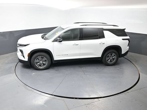Used 2024 Chevrolet Traverse LT FWD image 46