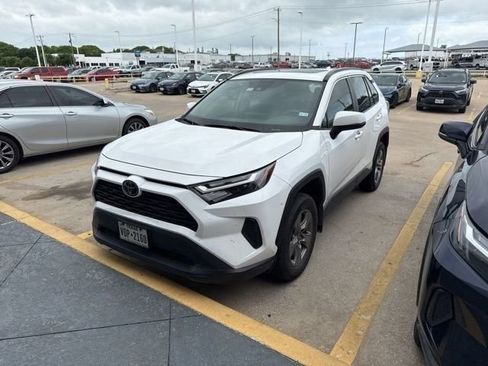 Used 2024 Toyota RAV4 XLE w/ Convenience Package FWD image 3