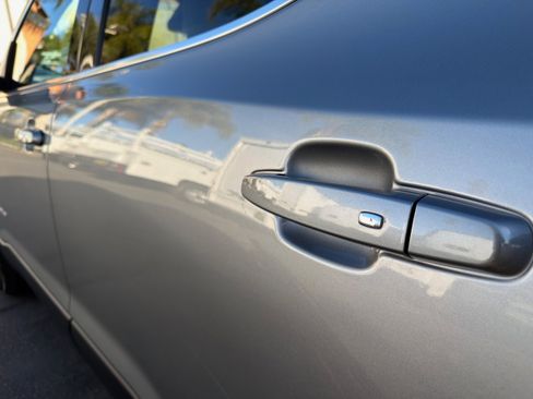 Used 2023 GMC Acadia SLT image 39